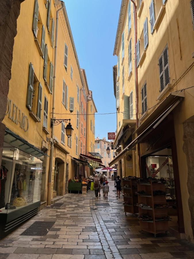 Studio Hyeres -Rue Pietonne Climatisation Lit 160 Tout Equipe - Sabrina Hyères Exterior foto